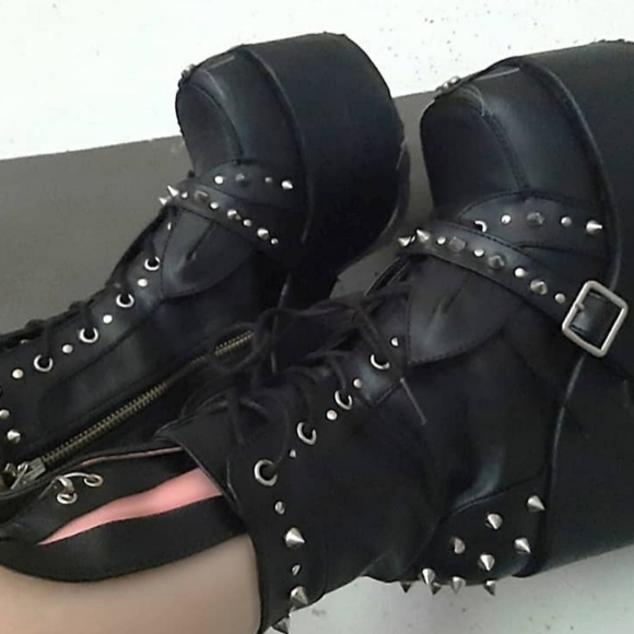 Demonia bunny boots - Picture 2 of 2